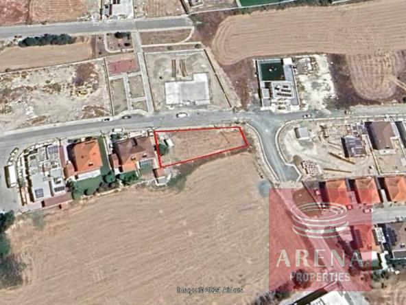 residential plot in livadia for sale