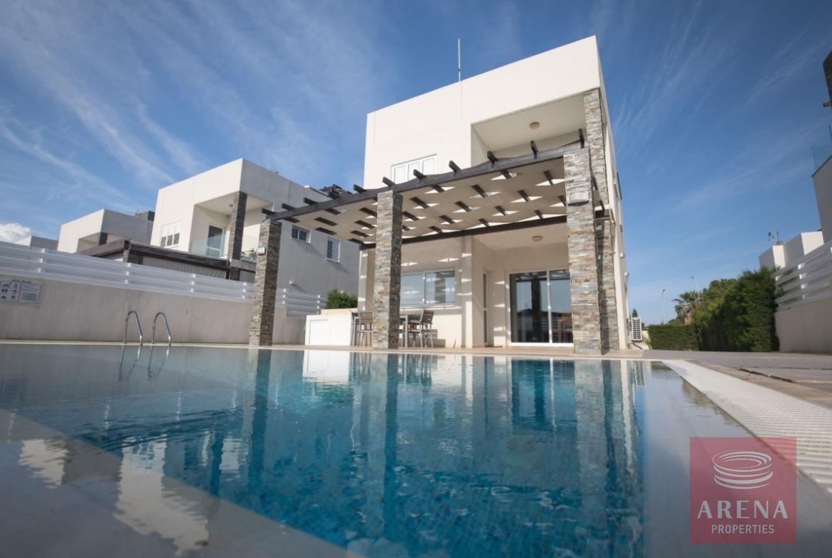 VILLA IN PROTARAS FOR RENT