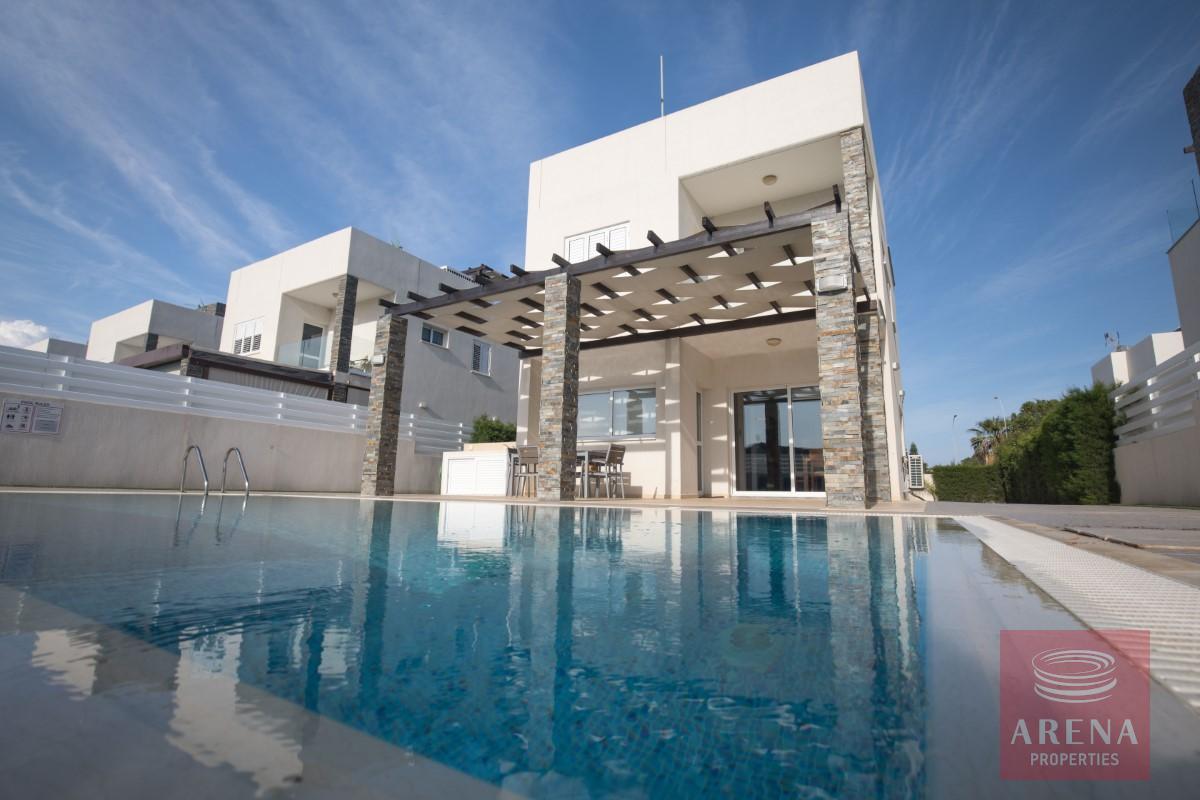 VILLA IN PROTARAS FOR RENT