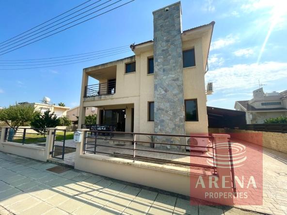 4 bed villa in Kiti