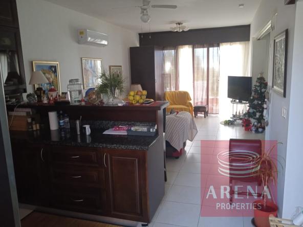 2 bed apt in Pervolia