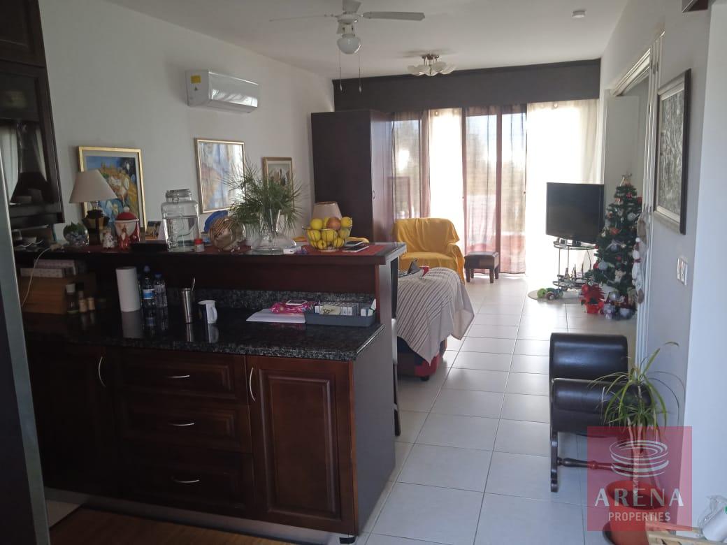 2 bed apt in Pervolia