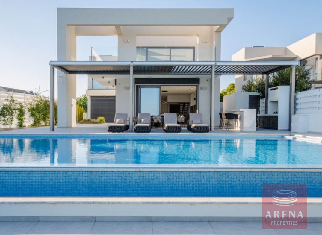 4 bed villa in Ayia Thekla