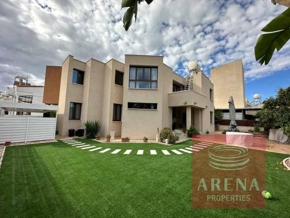 4 BED VILLA IN LARNACA