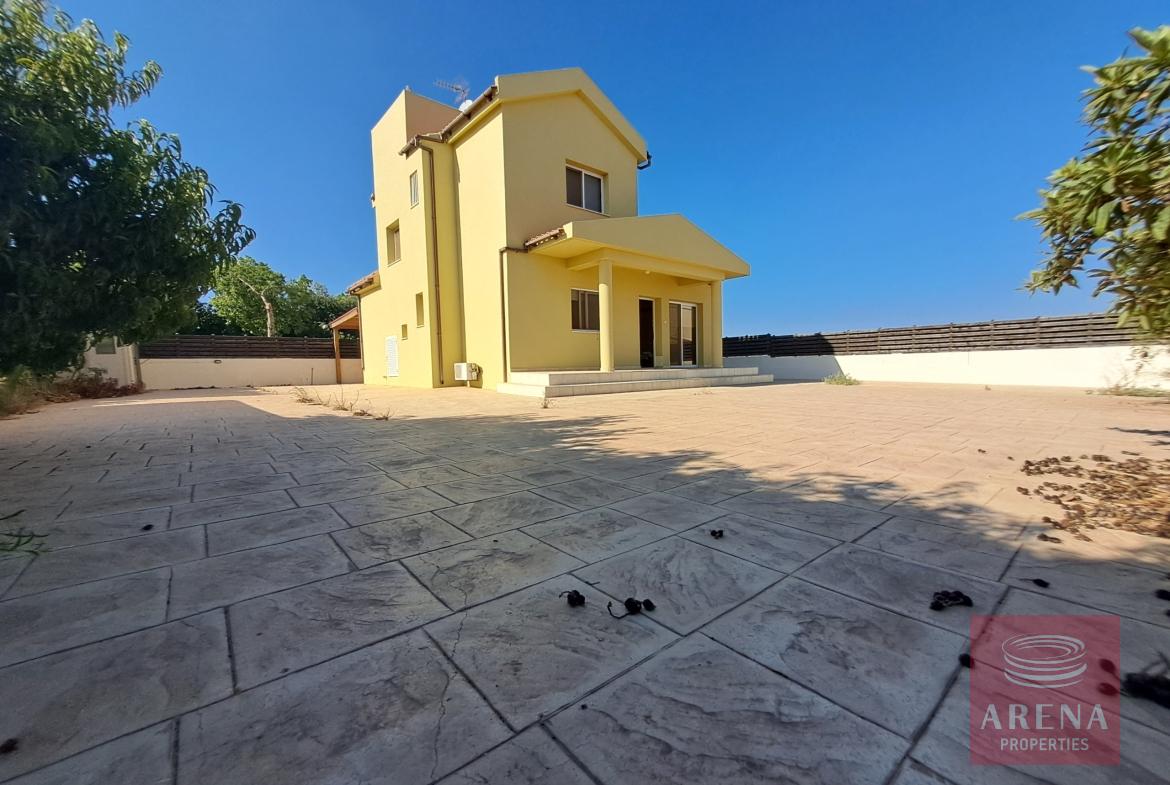 3 bed villa in ayia thekla