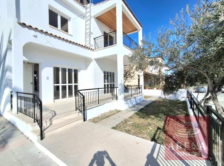 1 3 BED VILLA ARADIPPOU 9115