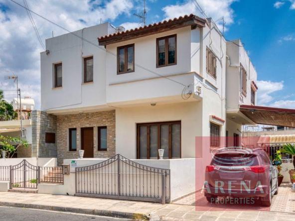 4 bed house in New Marina area - larnaca