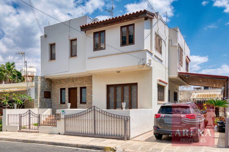 4 bed house in New Marina area - larnaca