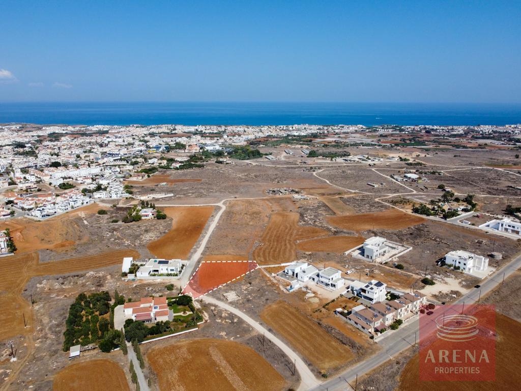 LAND IN PARALIMNI