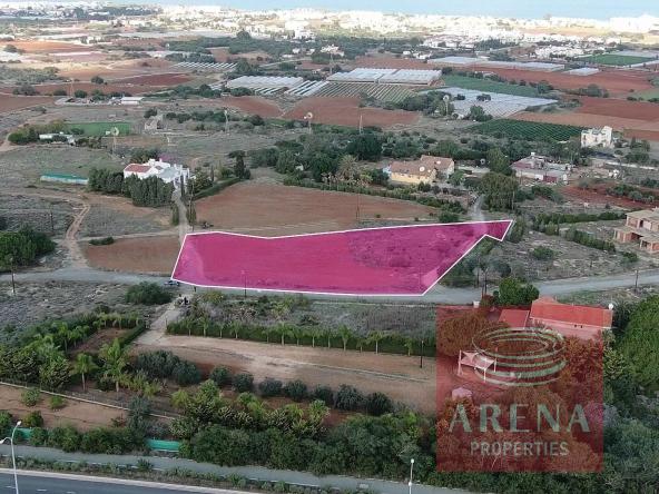 1 land in paralimni 9208 3