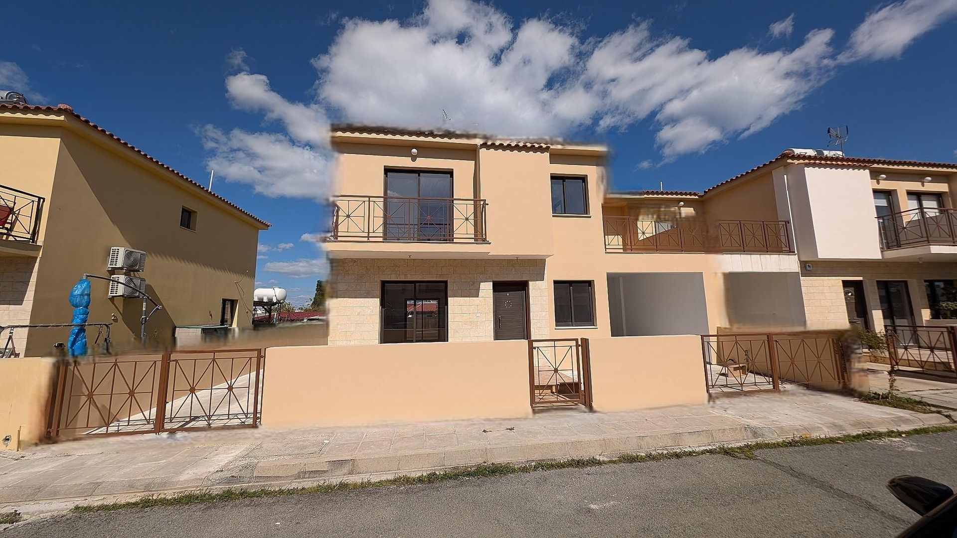 2 3 bed villa dromolaxia 9317